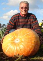 Dr George Cook and 113lb pumpkin from www.allaboutallotments.com