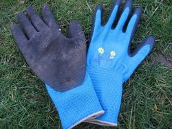 With Garden Soft n Care gardening gloves