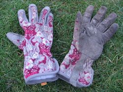 Ethel Canterbury gardening gloves for women