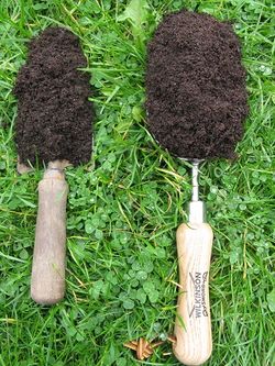 Compost scoop versus trowel