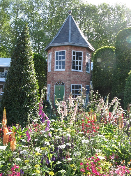Diarmuid Gavin's Harrods British Eccentrics Garden, RHS Chelsea Flower Show, 2016, Copyright Helen Gazeley