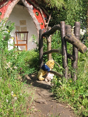 Winnie the Pooh and Piglet, RHS Hampton Court 2015, Designed Anthea Guthrie