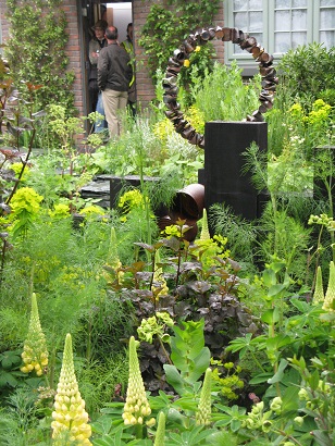 Sean Murray's tin can sculpture in GCGC garden, Chelsea 2015